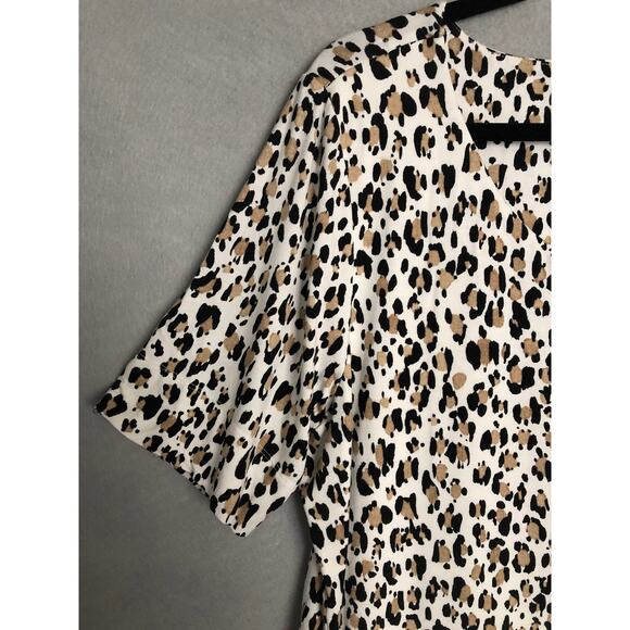 Chico's Women's 3 (XL) Leopard Print Short Sleeve Top - Picture 3 of 6